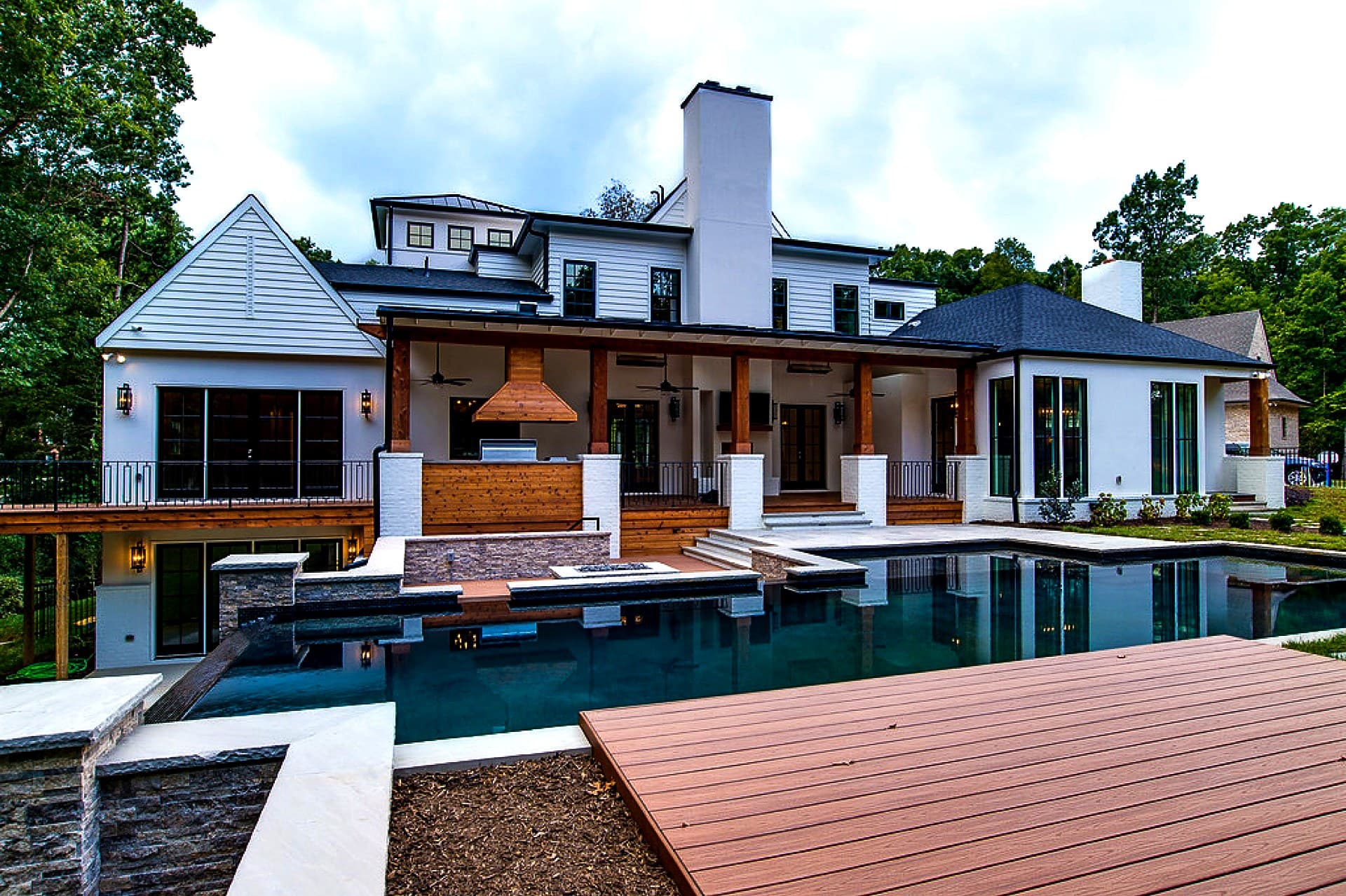 Modern dark-bottom pool with outdoor living
